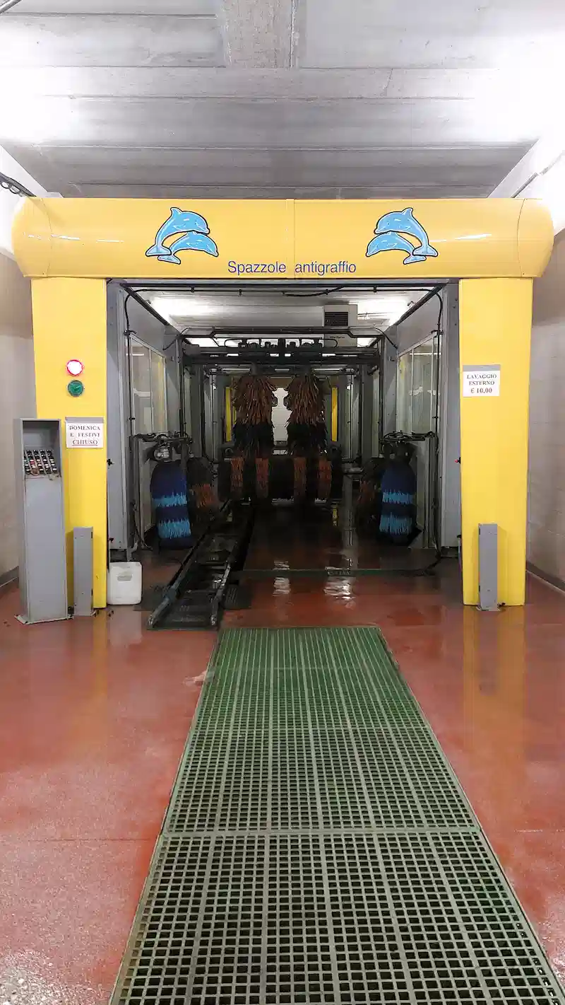 Photo Car Wash Entrance